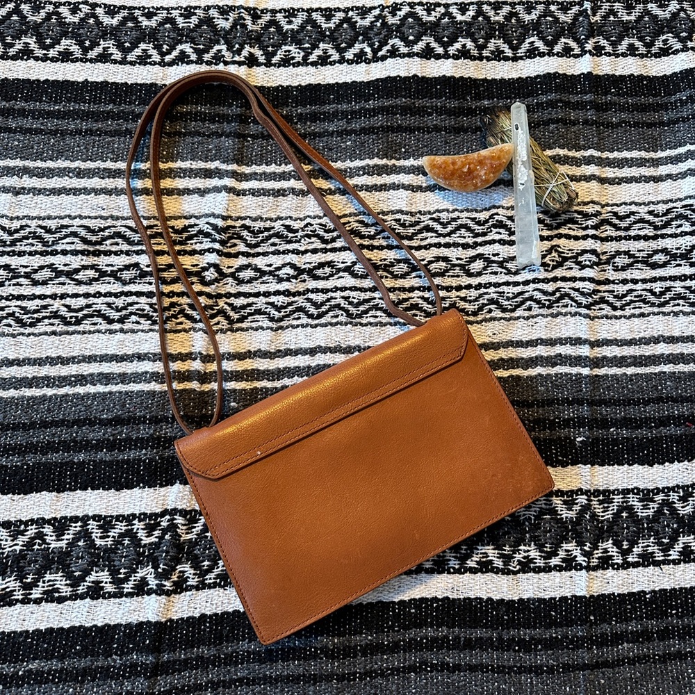 The Slim Convertible Leather Shoulder Bag - J8800 - Picture 3 of 6